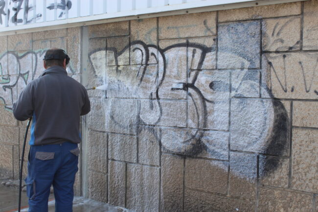 empresa para eliminacion de grafitis en valencia - agua sobre grafiti