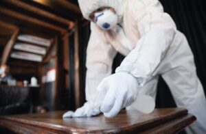 Empresa de limpieza por daños de incendios en Valencia - limpiador