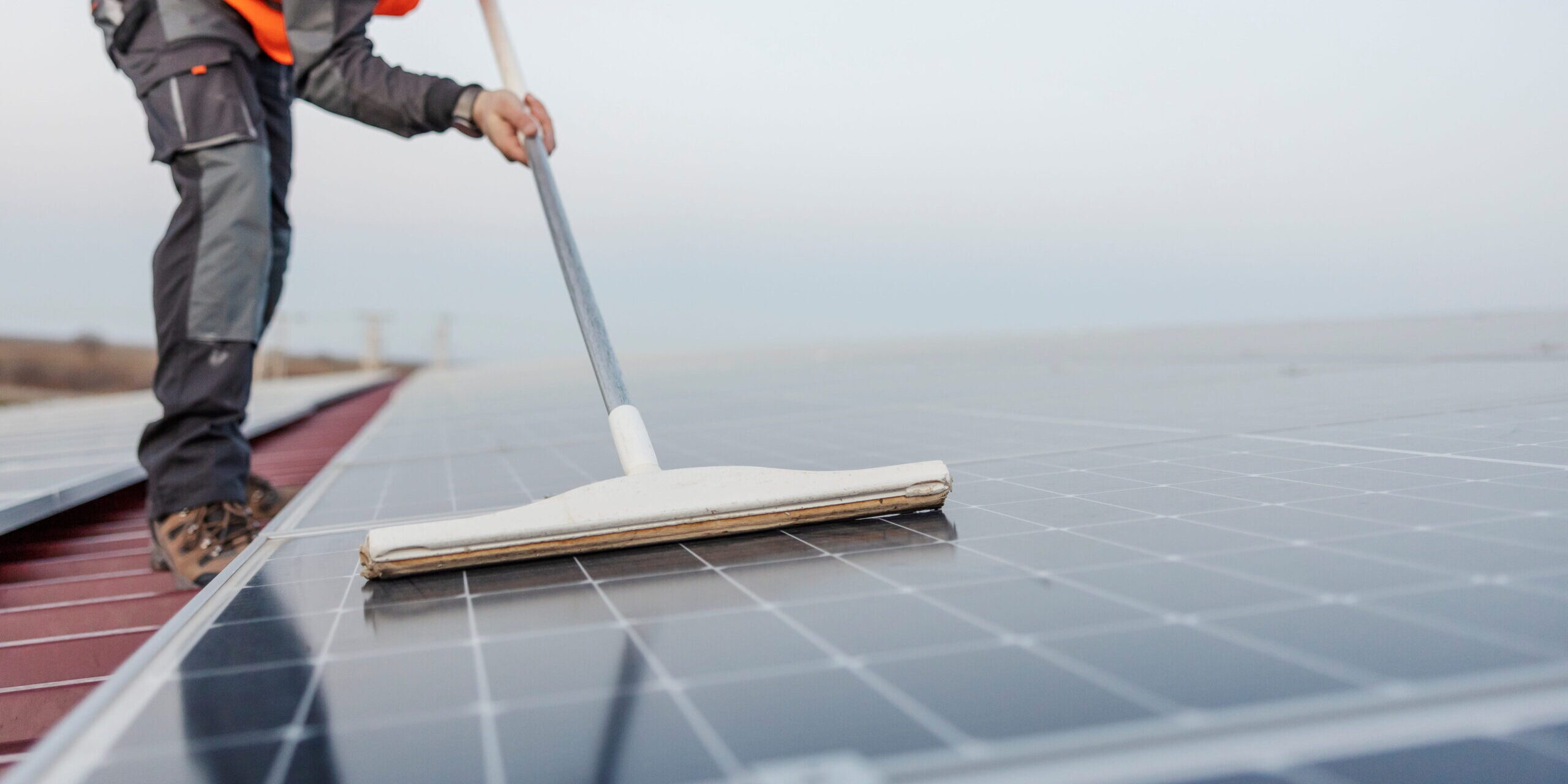 Limpieza de placas solares en Valencia - altura