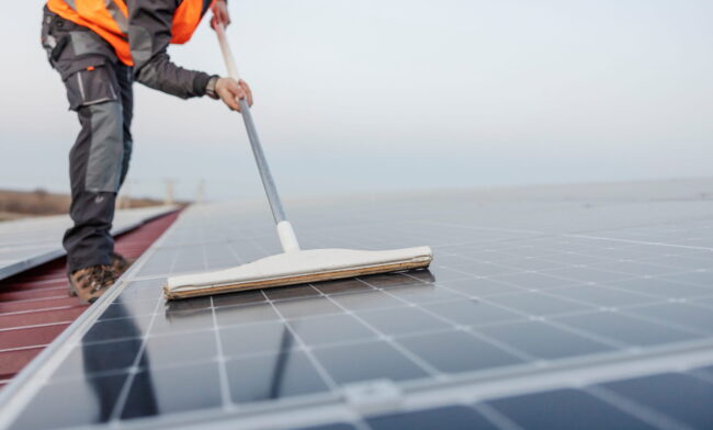 Limpieza de placas solares en Valencia - altura