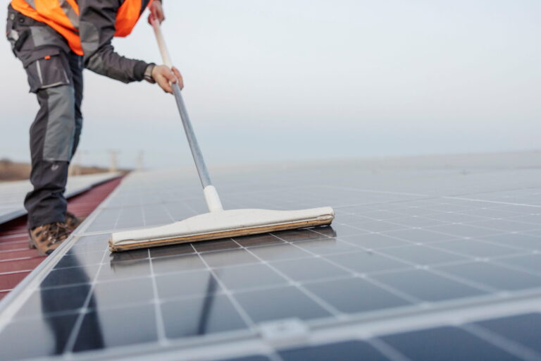 Limpieza de placas solares en Valencia - altura